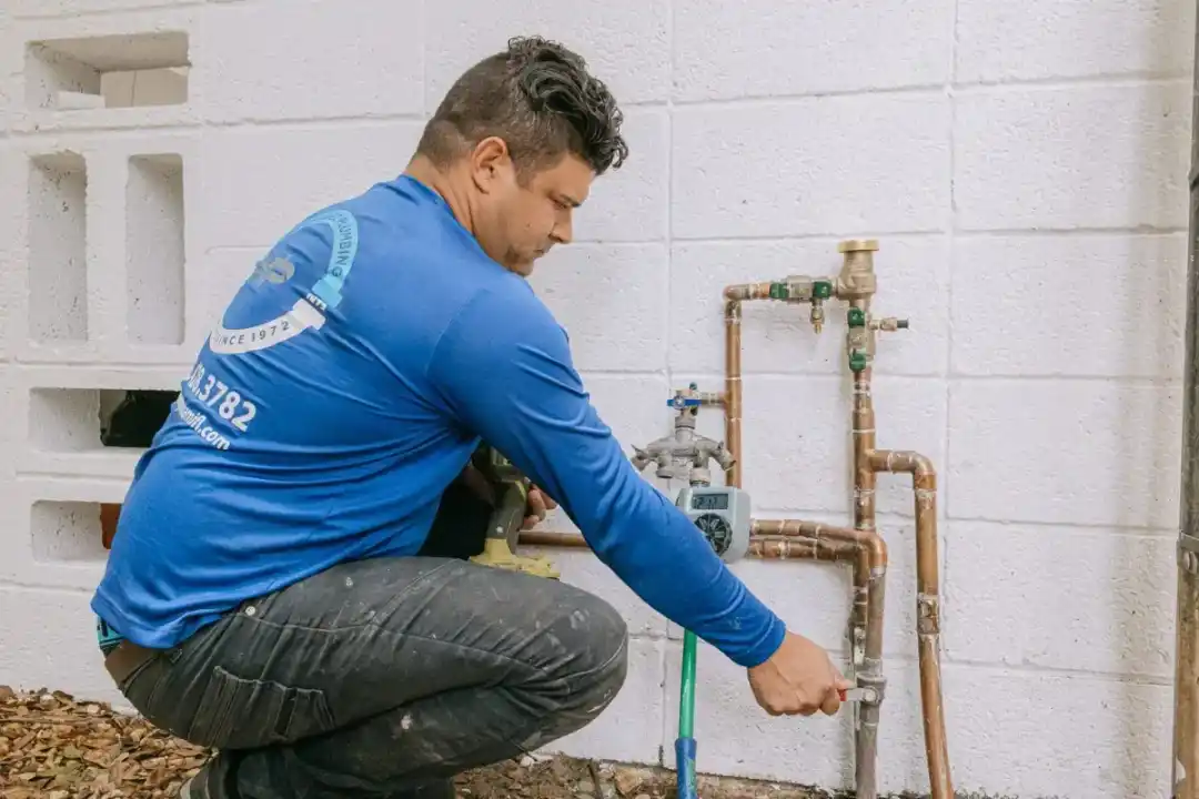 Pipe repair service image from Hernandez Plumbing's Miami commercial page